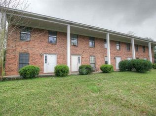 Available May 15 - 2 BD 1.5 BTH townhouse located in Robertsdale., Robertsdale, AL 36567