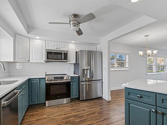 5th image of 4575 COVE CIRCLE #101