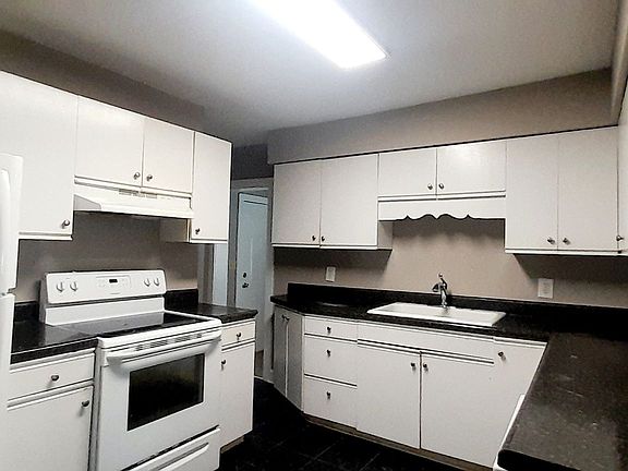2nd image of 202 N Howell Ave
