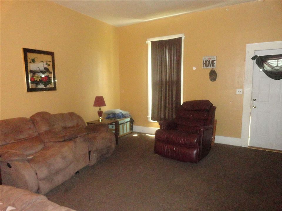 2nd image of 1107 W 2nd St