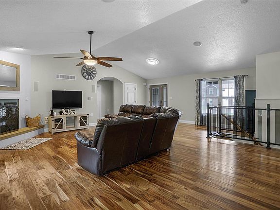 4th image of 4696 Granada Dr
