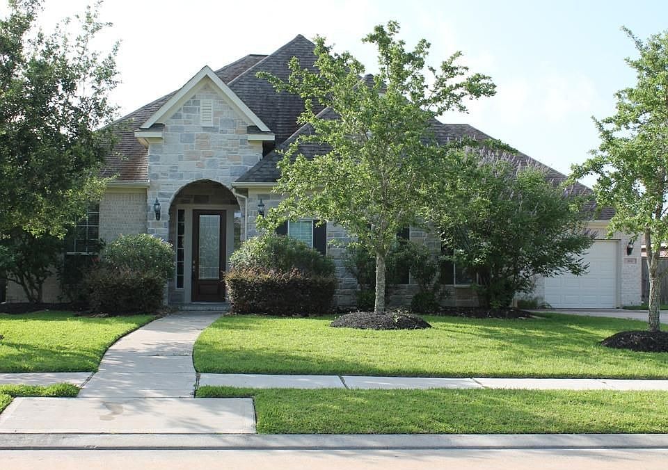 1st image of 302 Grand Creek Dr