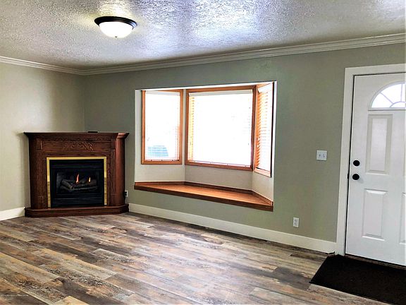 4th image of 222 Burton Ln