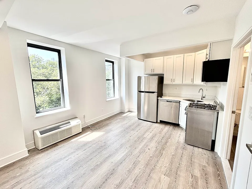 45 W 81st St #6E