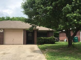 5902 Sara St, Fayetteville, AR 72704