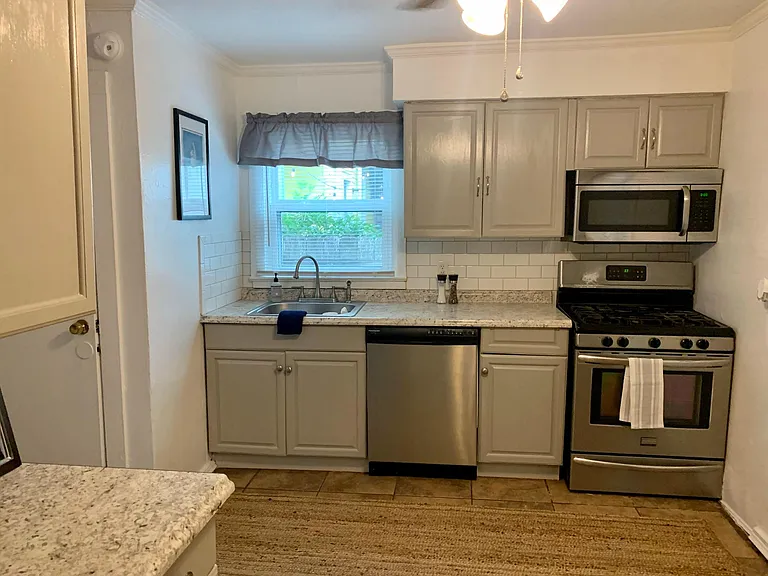 3917 Coliseum St — Photo 4