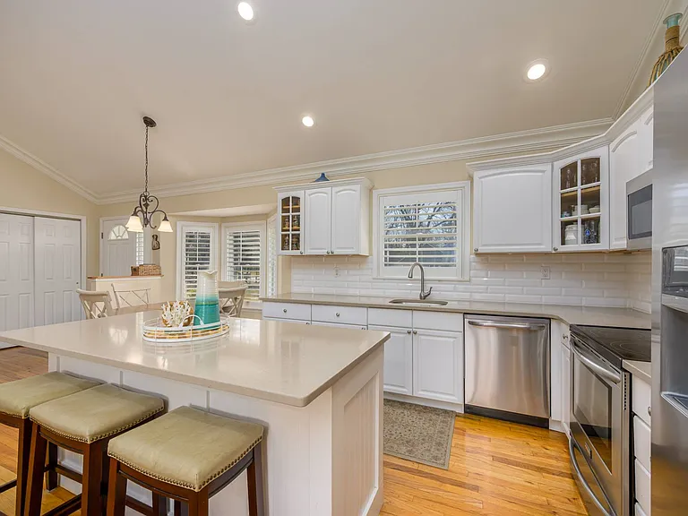 14 Sandalwood Ct — Photo 9