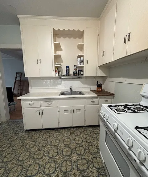 Gas stove.