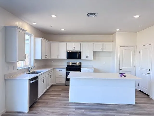 3285 Lourdes Ave — Photo 2