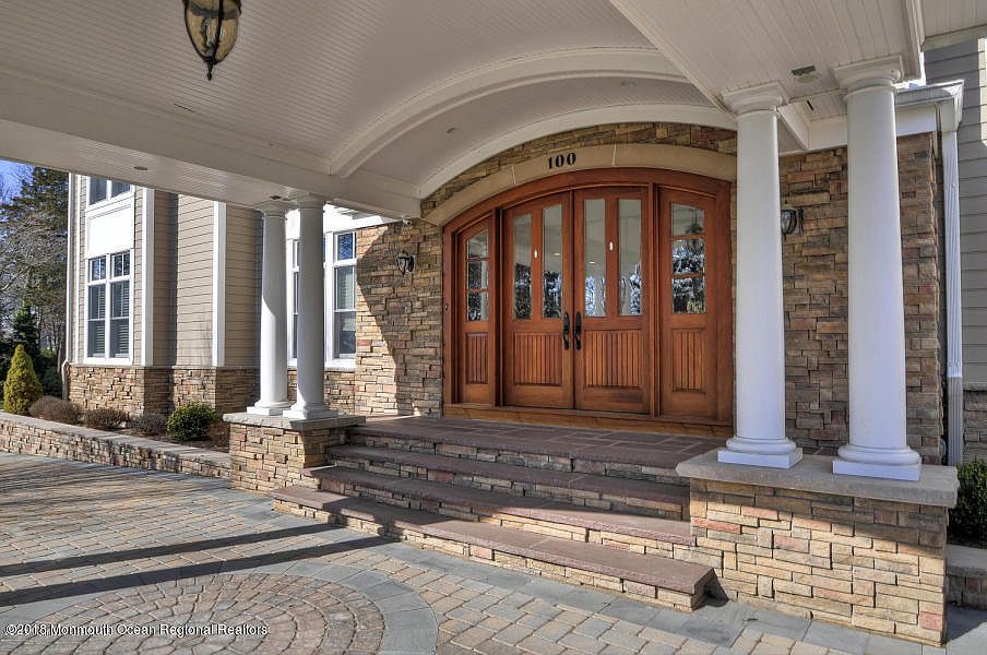 1st image of 100 Cranmoor Dr