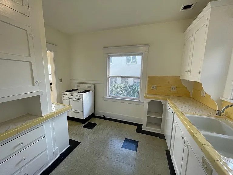 1715 Rodney Dr #1 — Photo 17