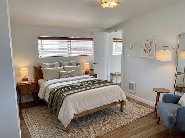6408 Phinney - Located at the top of Phinney Ridge — Photo 9