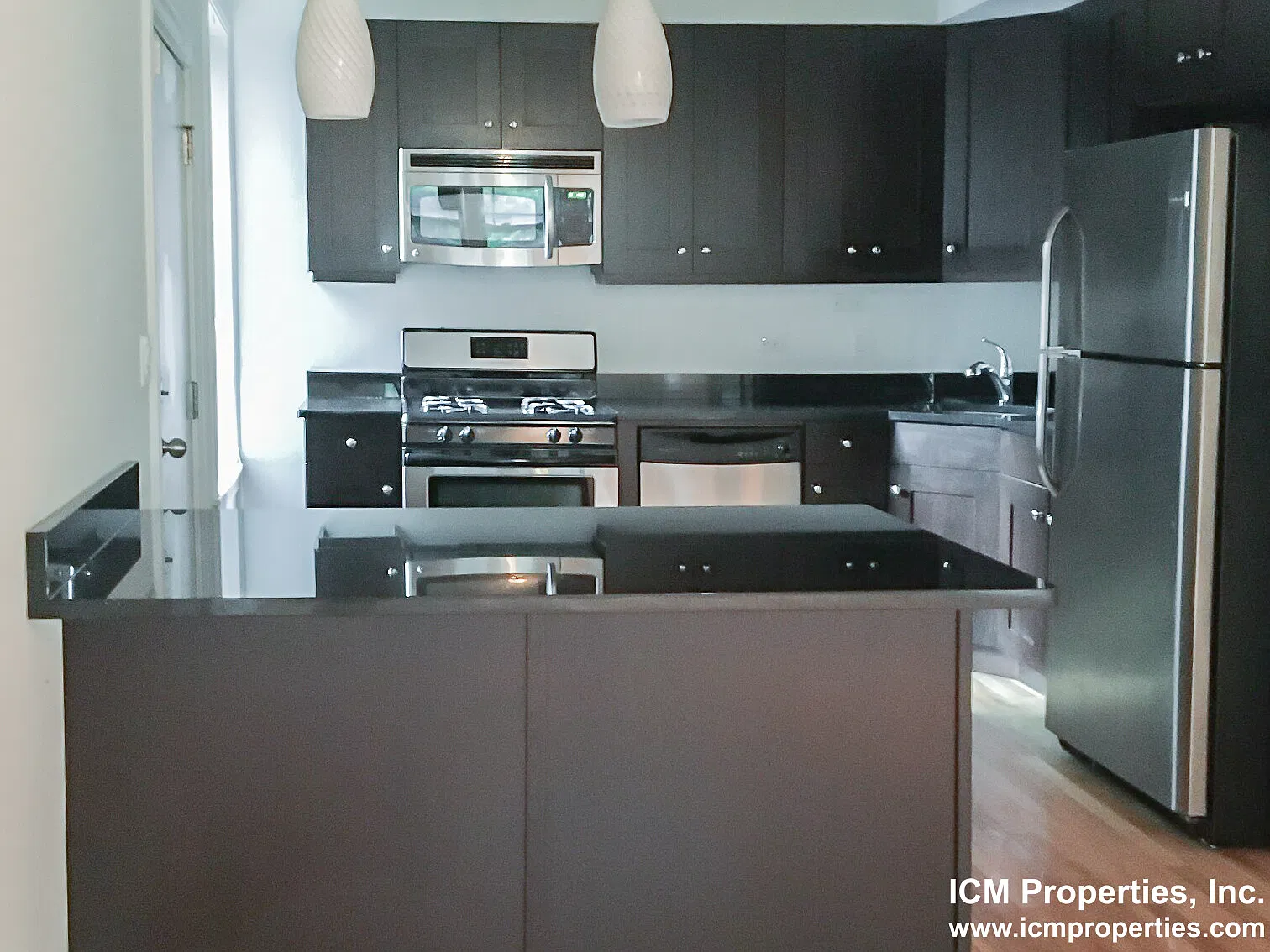 2 bed, 950 sqft, $2,825 — Photo 3