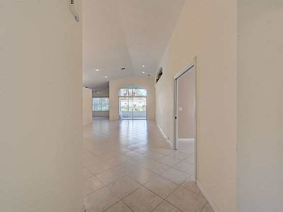 4th image of 10435 Utopia Cir E