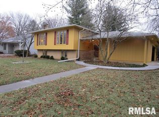 11 Collins Pl, Jacksonville, IL 62650