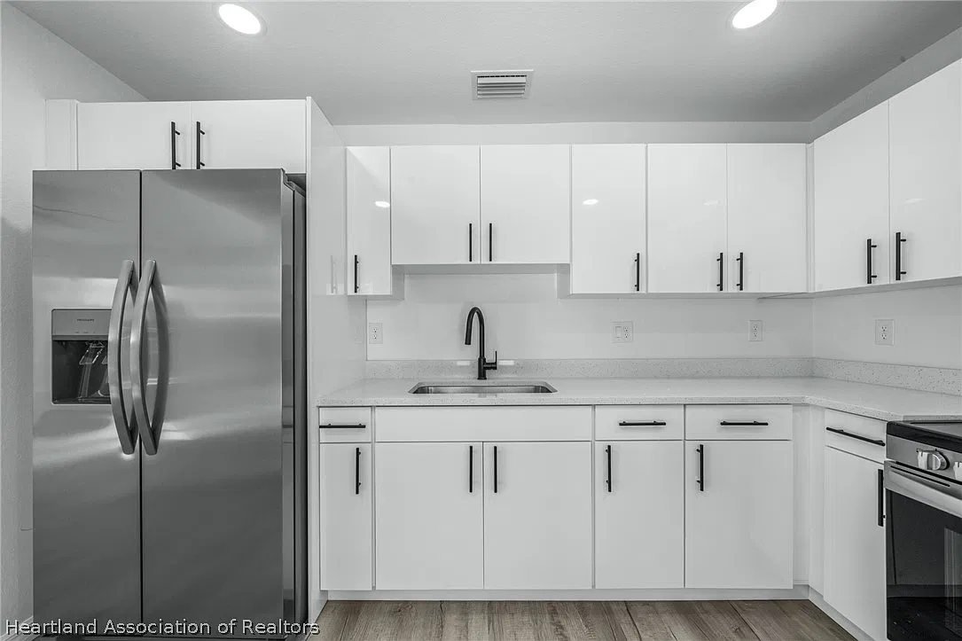 3 bed, 2.0 bath, 1166 sqft, $1,850 — Photo 4