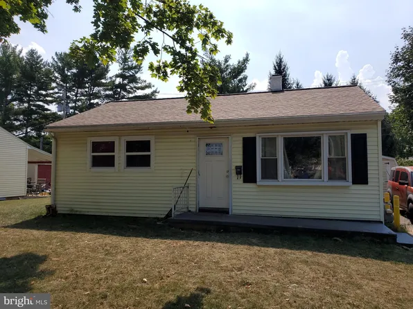 708 Kelly Dr, York, PA 17404