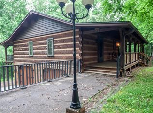 146 E Leatherwood Dr, Walland, TN 37886