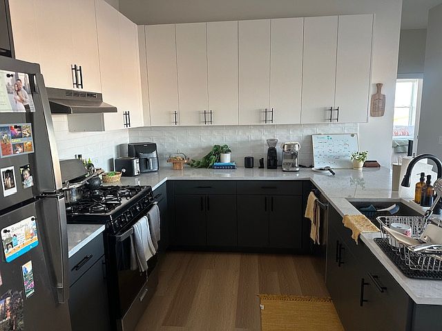 1st image of 3204 N Clifton Ave #209