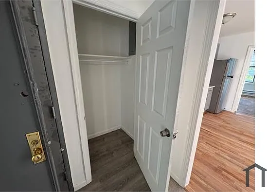 3 bed, 800 sqft, $3,700 — Photo 2