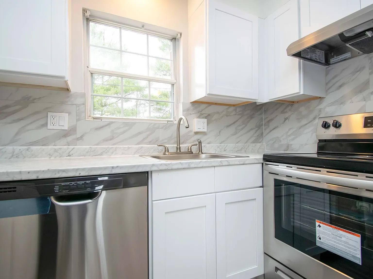 2 bed, 865 sqft, $1,795 — Photo 2