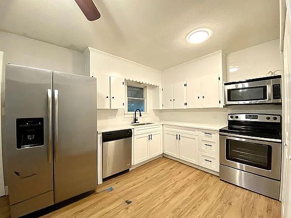 3rd image of 10010 Jasmine Ave
