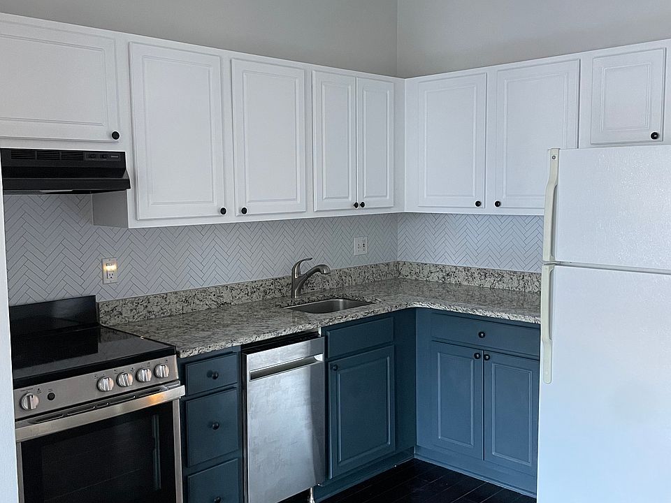 Kitchen - new oven and dishwasher