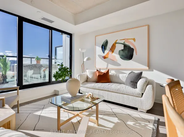 2720 Dundas St W #604, Toronto, ON M6P 1Y2