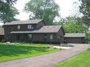 25100 E River Rd, Grosse Ile, MI 48138