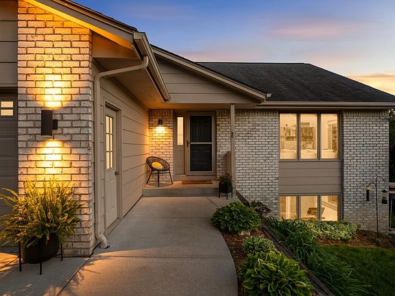 3rd image of 8713 Lakeview Cir