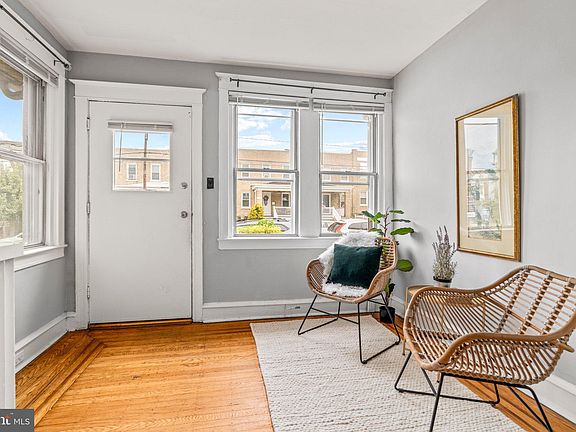 4th image of 211 Pensdale St