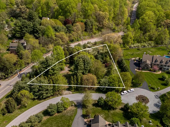 18 Penn Dr, West Chester, PA 19382