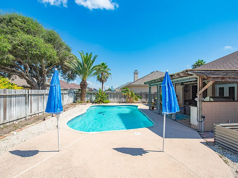 15829 Vincent Dr — Photo 42