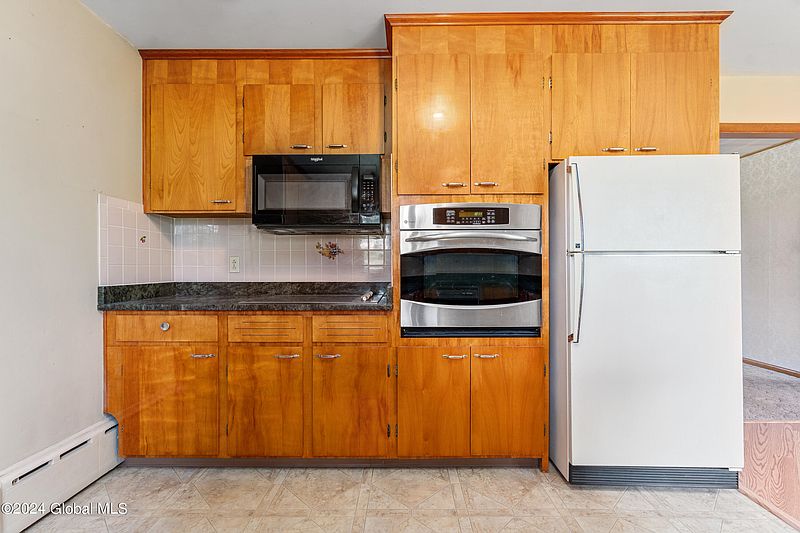 5th image of 137 Middletown Road