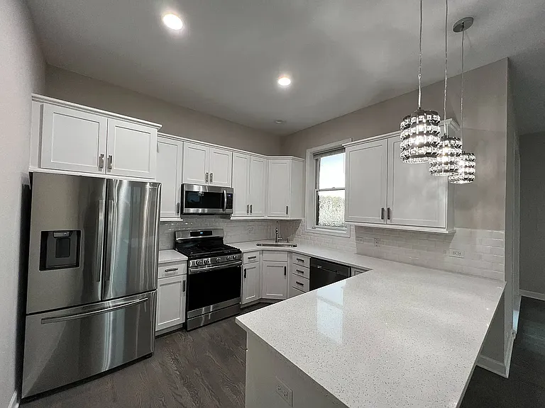 Elston — Photo 39