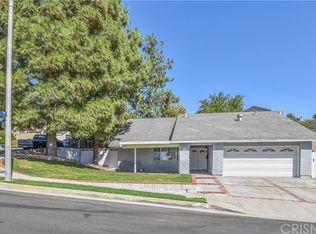 18921 Ermine St, Santa Clarita, CA 91351