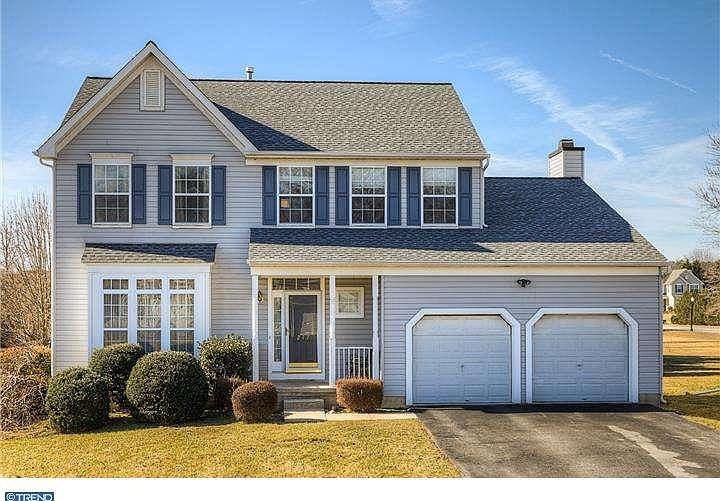1st image of 217 Hope Ct E
