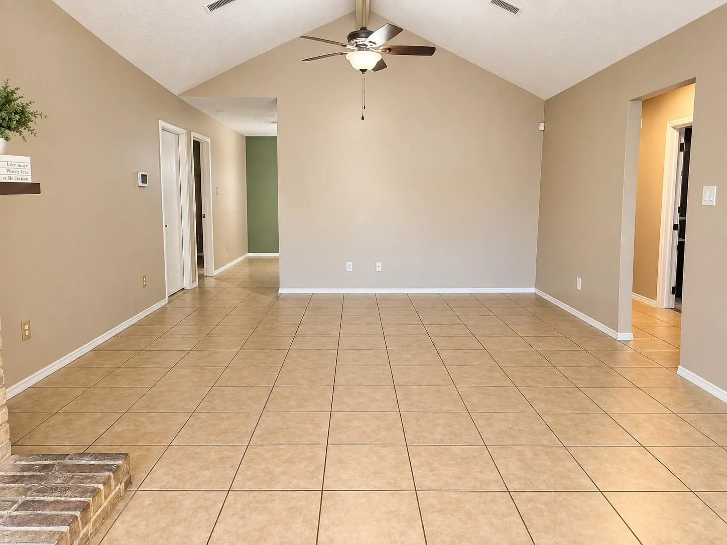 3 bed, 2.0 bath, 1298 sqft, $1,750 — Photo 4