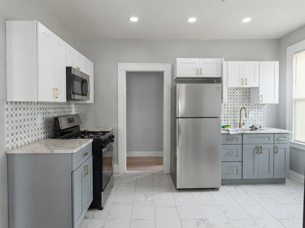 110 Greenwood St #2