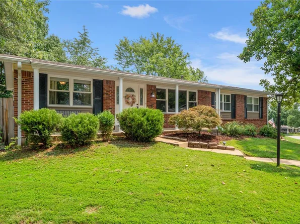 10510 Copperfield Dr, Saint Louis, MO 63123