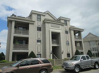 403 Harbour Pt APT 305, Virginia Beach, VA 23451