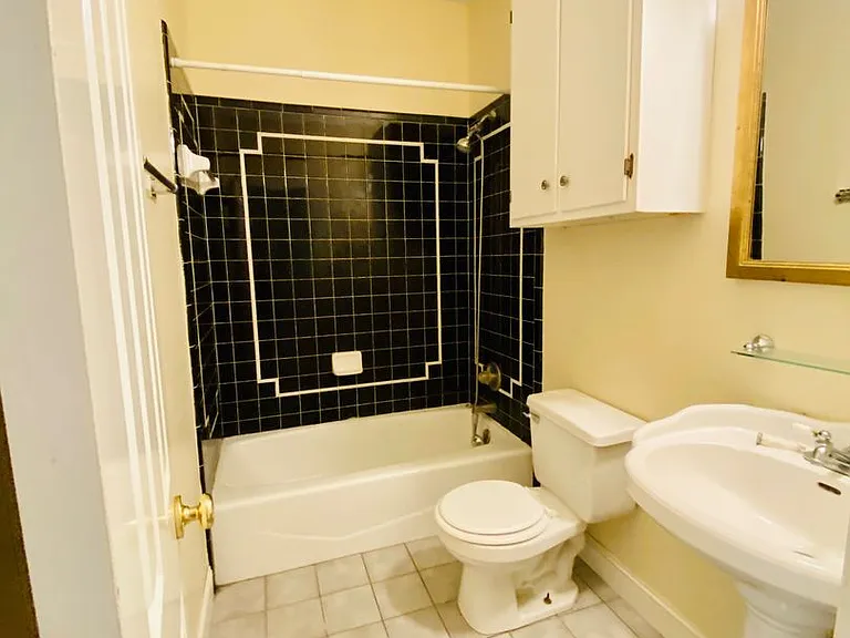 328 N Madison St — Photo 32