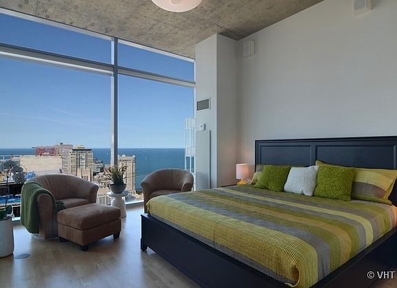 4th image of 600 N Fairbanks Ct #Penthouse 3802