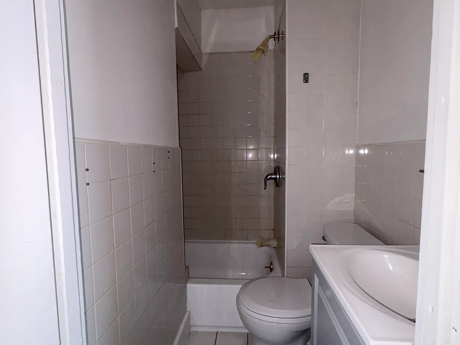1 bed, 1000 sqft, $1,100 — Photo 3