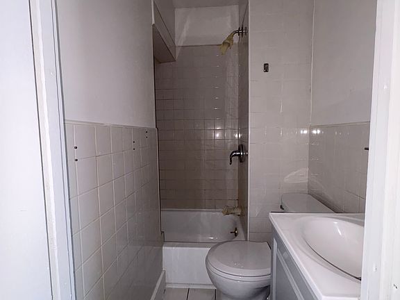 3rd image of 1706 Harlem Ave APT 3