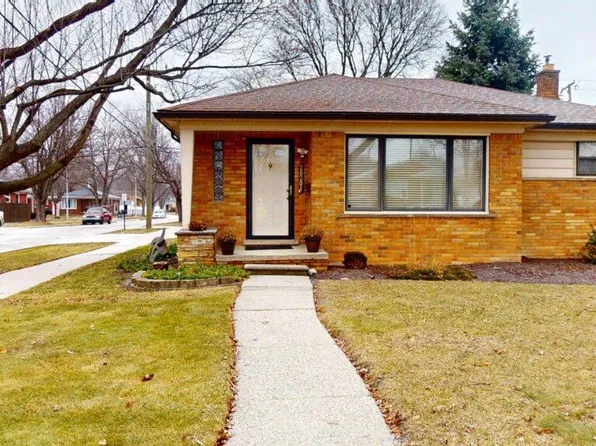20201 Lochmoor St, Harper Woods, MI 48225