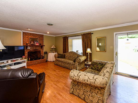 2nd image of 1501 Berwyn Dr