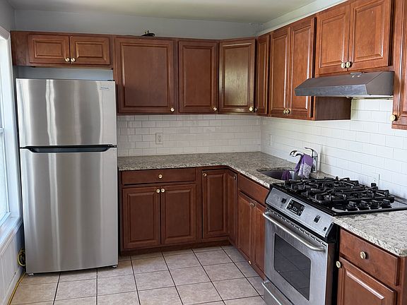 2nd image of 36 Oakland Ave #2