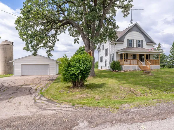 227 S Clay Rd, Van Dyne, WI 54979