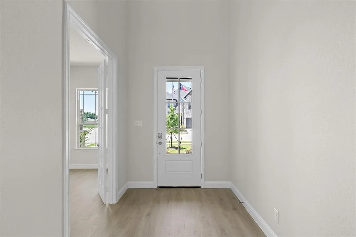 5 bed, 3867 sqft, $4,500 — Photo 3